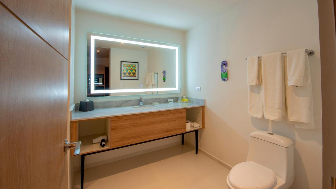 Holiday Inn & Suites - Merida La Isla By Ihg Zewnętrze zdjęcie