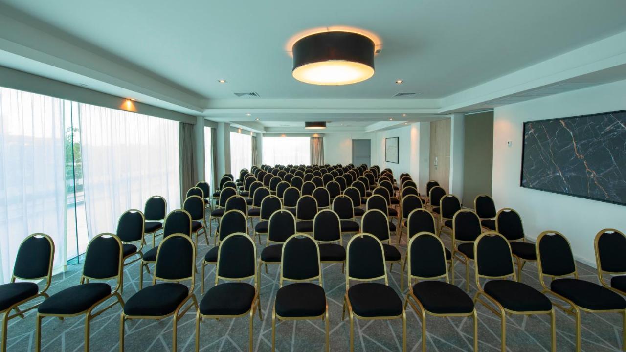 Holiday Inn & Suites - Merida La Isla By Ihg Zewnętrze zdjęcie
