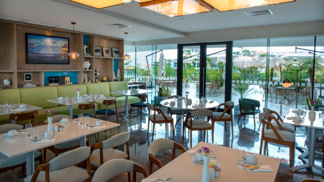 Holiday Inn & Suites - Merida La Isla By Ihg Zewnętrze zdjęcie