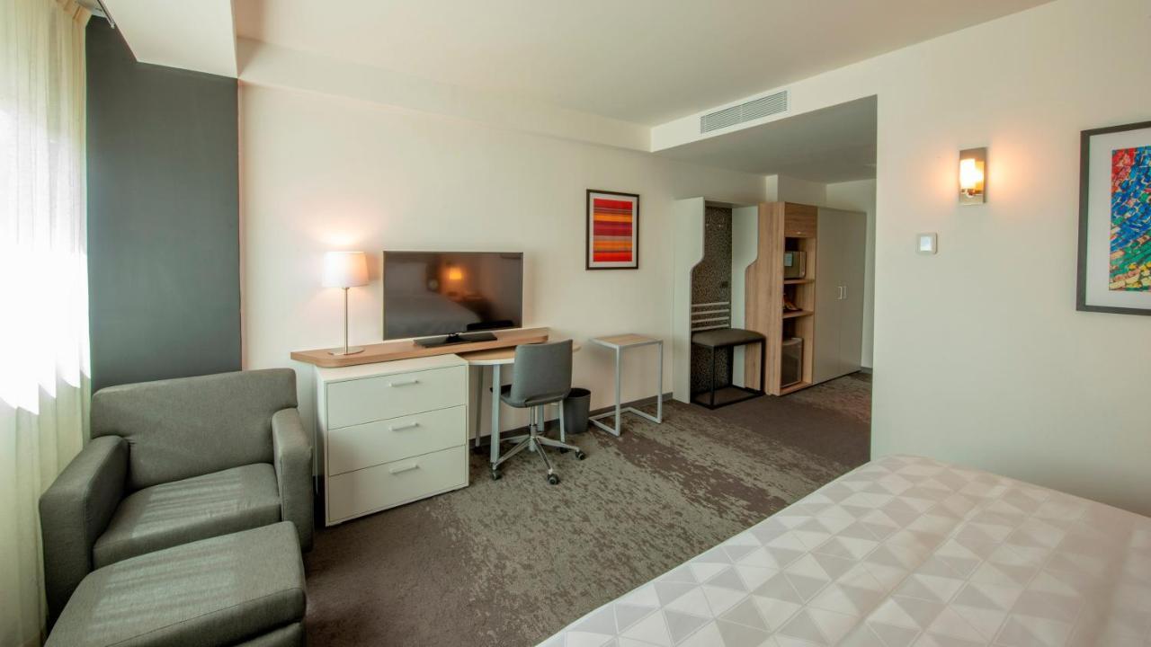 Holiday Inn & Suites - Merida La Isla By Ihg Zewnętrze zdjęcie